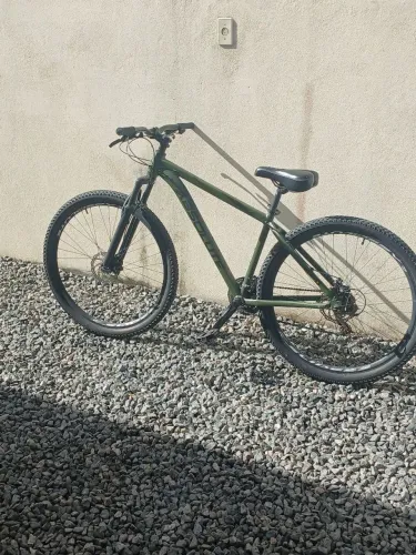 Vendo bicicleta absolute aro 29 em perfeito estado.