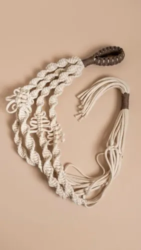 Suporte para plantas em macramê