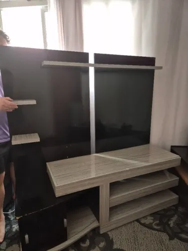 Rack com painel e prateleiras