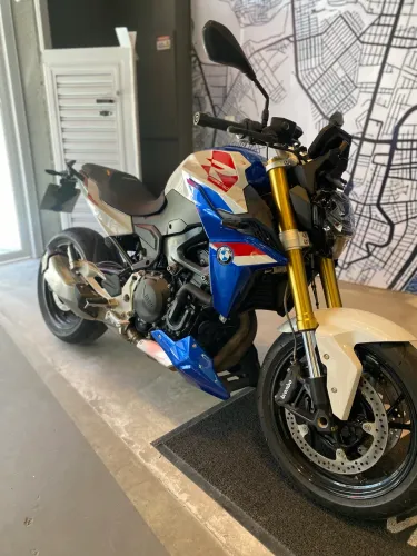 BMW F 900 Plus