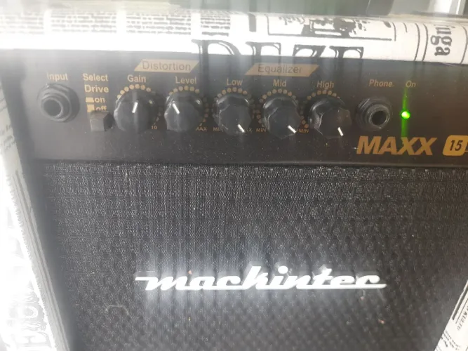Amplificador Machintec MAXX15 jornal, top, na caixa original.