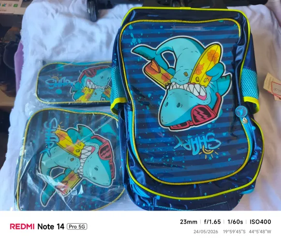 Mochila de rodinha shark masculino.