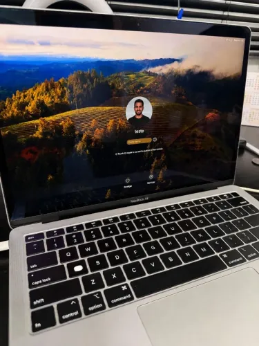 MacBook Air, Tela Retina, Touch ID, Intel Core i5 dual-core, 128 GB, 2018