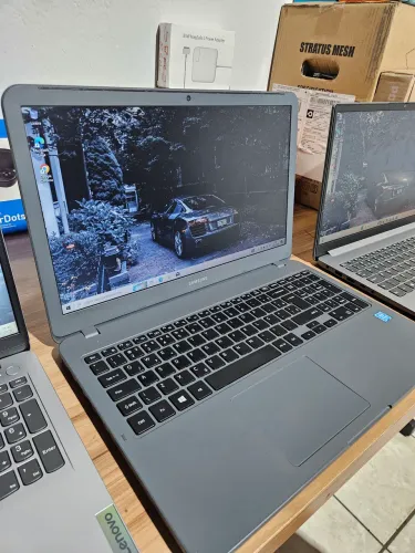 Notebook Samsung 5g Intel 4gb Ssd 240gb Rapido Ótimo pra trabalhos Estudos garantia