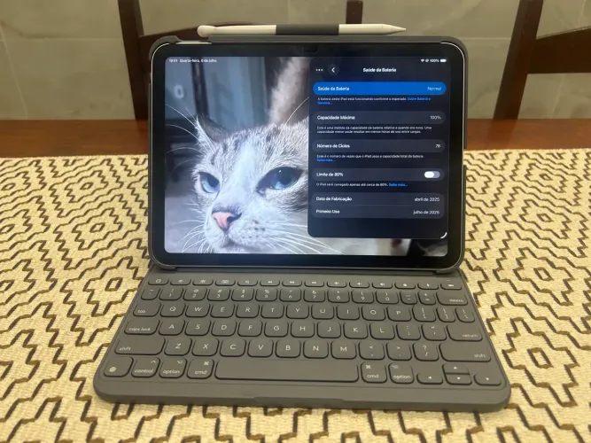 iPad (10ª Geração) 128GB - Impecável, Bateria 100% + Capa Logitech + Caneta