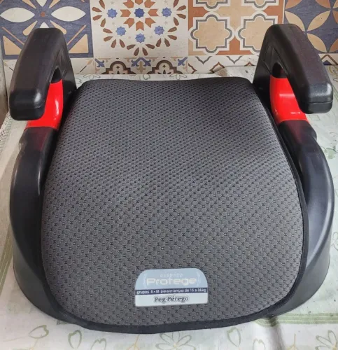 Assento de carro para crianças de 15 a 36kg, marca PROTEGE PEG-PÉREGO, excelente estado.
