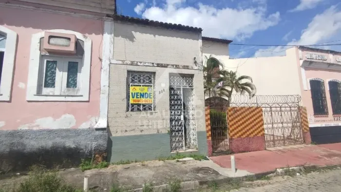 Casa no centro com 2 quartos