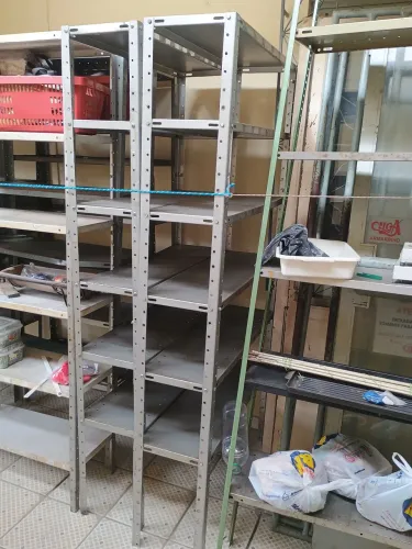 Vende-se estantes de aço