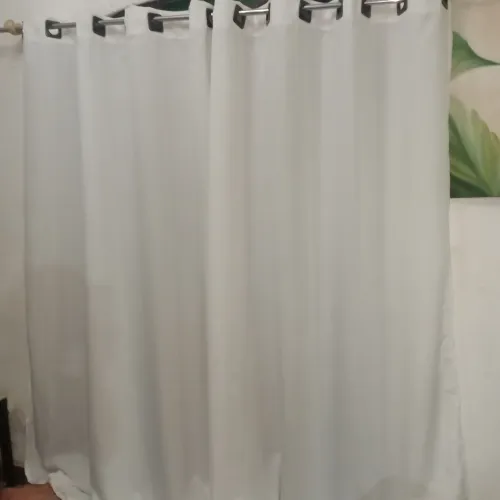 CORTINAS BRANQUINHAS 4PARES DE 2.80 LARGURA POR 2.60DE ALTURA 240  REAIS *ZAP