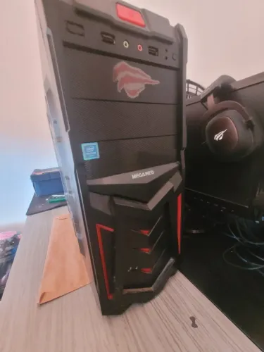 GABINETE + FONTE 600W 80 PLUS