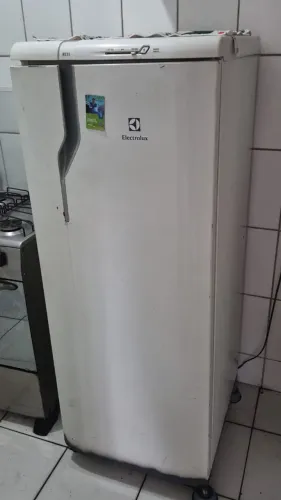 Geladeira Eletrolux 110v