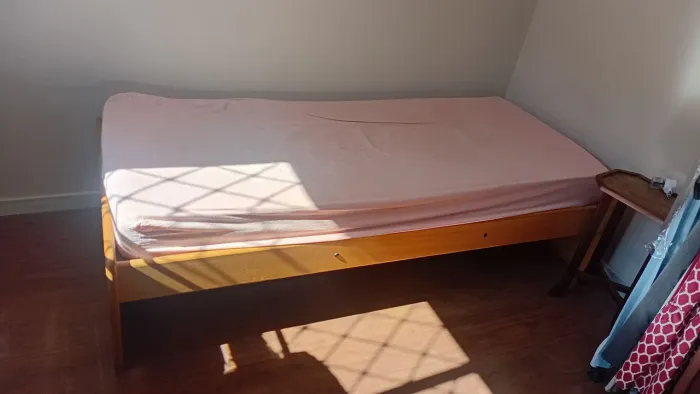 Cama de solteiro com colchão