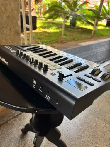 Controlador Novation Lounchkey 25