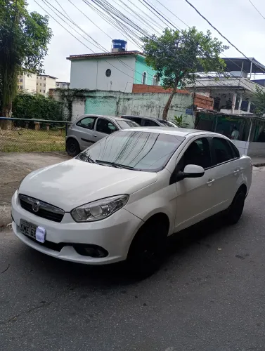 Fiat Grand Siena Tetrafuel 1.4 EVO F. Flex 8V 2013