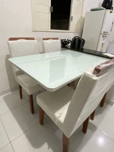 Mesa de jantar laqueada