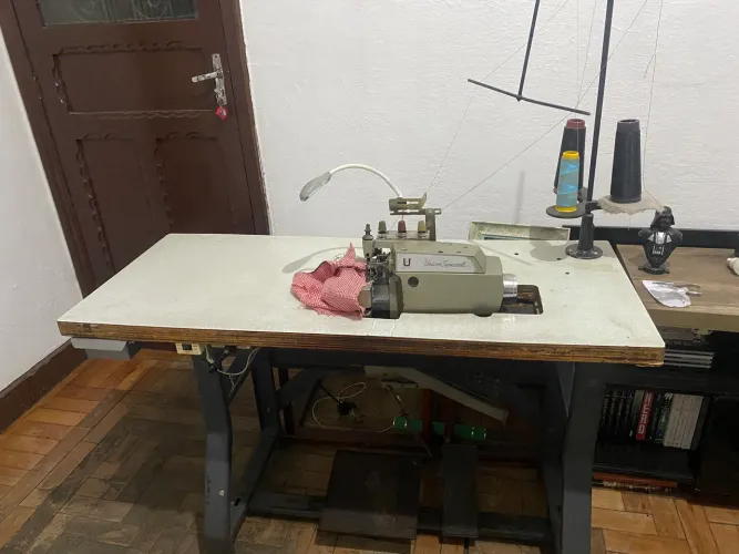 Máquina Overlock Industrial Union Special (Tatuzinho)