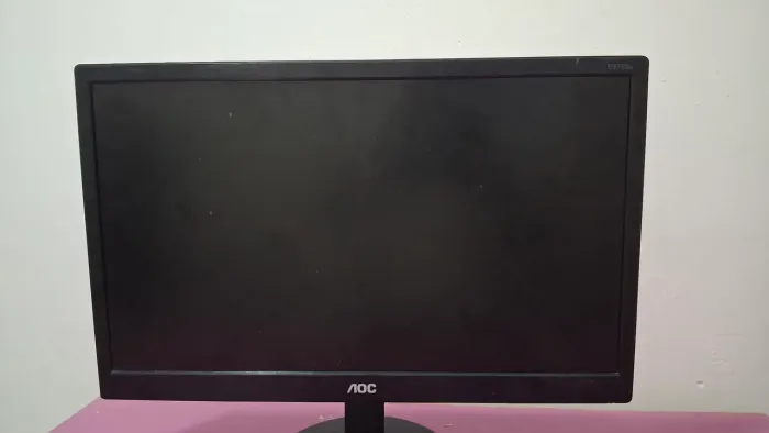 Monitor AOC para retirada de peças 