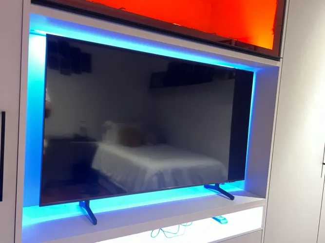 Smart TV Samsung QLed 42 polegadas (tela não liga)