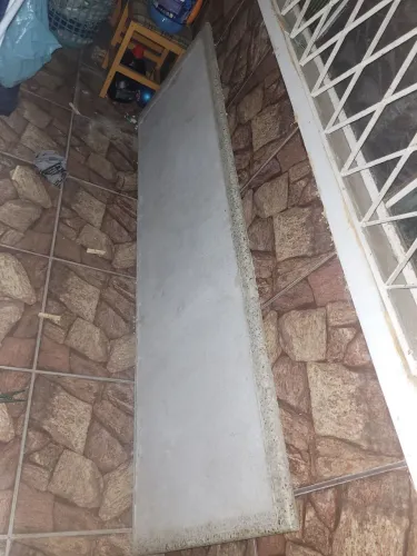 Pedra de mármore 2,10 por 63 e 3 centímetros de largura 
