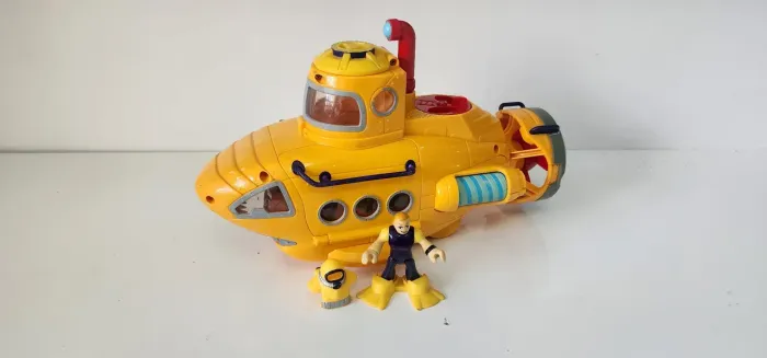 Submarino imaginext com personagem