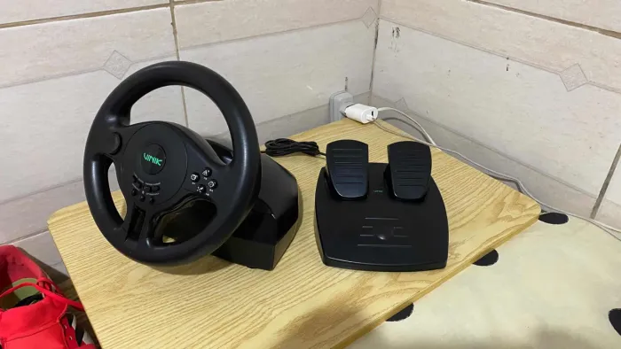 Volante Gamer Vinik GW180 com Pedais - Pouco Uso