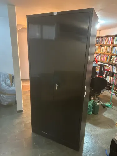 Armário de ferro super conservado cor preto Moderno 5 Prateleira