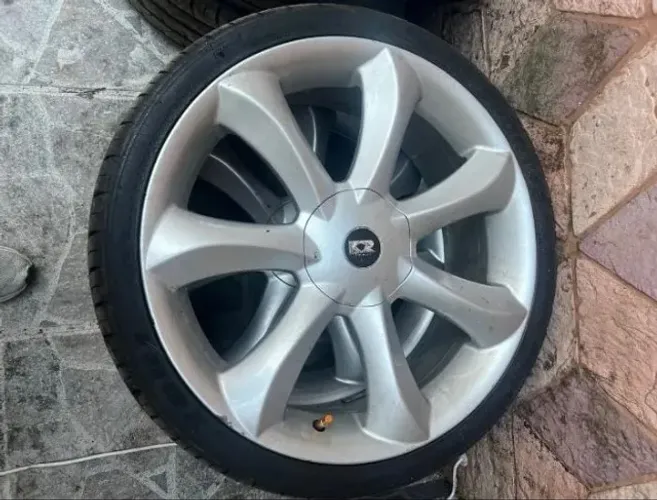 Rodas Universal Santorine Aro 20 4x100 5x100 com 4 Pneus 225 35 Seminovos Par de Parafusos