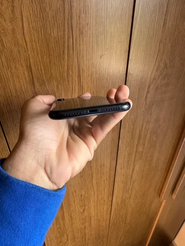 iPhone XR 64G.