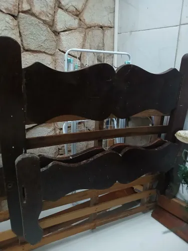 Cama solteiro de madeira legítima