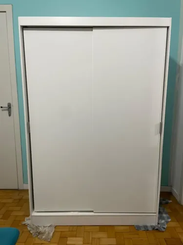 Guarda-Roupa Solteiro Branco com Portas de Correr e Gavetas - Excelente Estado!
