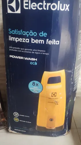 Lavadora de alta pressão Electrolux Power Wash Eco modelo EWS30, com pressão de 1800 PSI.