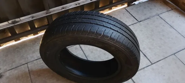 PNEU ARO 13 EM BOAS CONDIÇÕES PODENDO RODAR MUITO AINDA 100 REAIS
