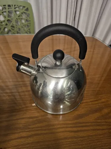 Chaleira Inox com Apito 2 Litros em Aço - Fratelli - 23x22 cm