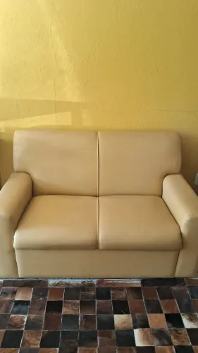 Sofá 2 lugares em couro