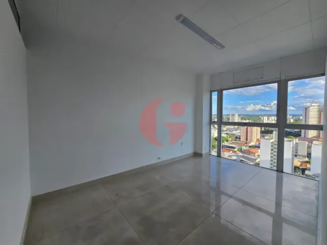 Sala comercial para locação no condomínio Market Center com 1 banheiro e 50m² - No bairro