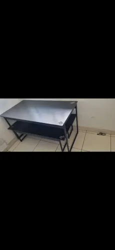 Mesa jantar/jardim com 2 bancos