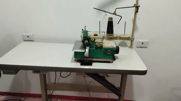 Máquina de costura industrial 