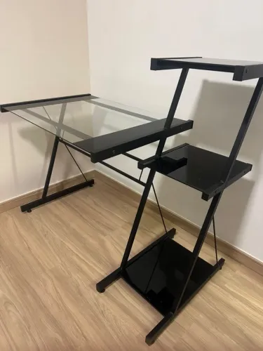 Mesa / Escrivaninha de Escritorio (Vidro e Metal Preto) - Excelente Estado!