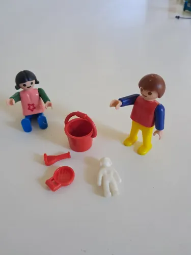 Playmobil crianças na praia