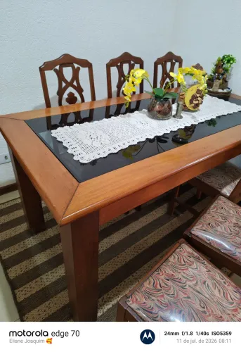Jogo de Mesa em madeira Mogno , retangular com 06 cadeiras