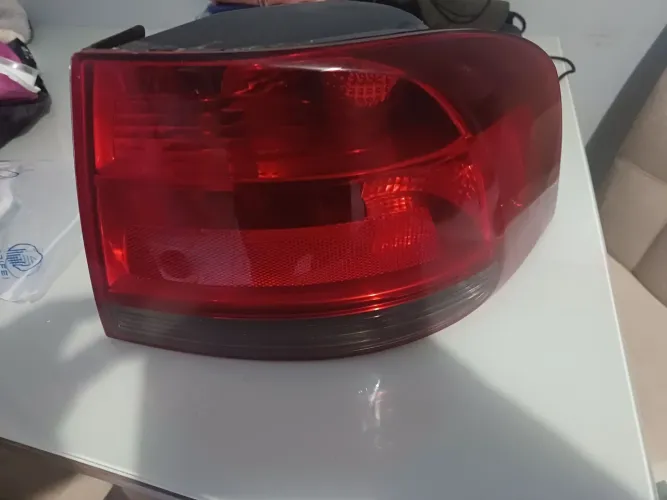 Lanterna Voyage 2011 (lado direito)