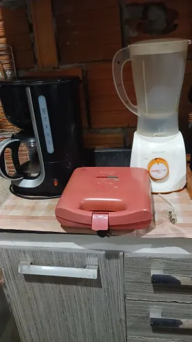 Liquidificador, lancheira, cafeteira por 100,