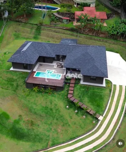 Casa de Condomínio em Bragança Paulista, 3 suítes, home theater, área gourmet, piscina aqu