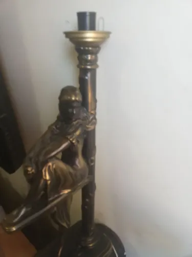 Estátuas de bronze...abajur 