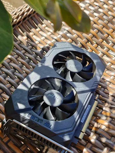 Placa de vídeo GTX 1650 4gb Asus Tuf NOVA