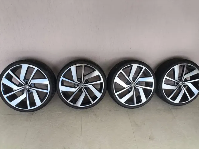 Kit de rodagem e pneu para vender.