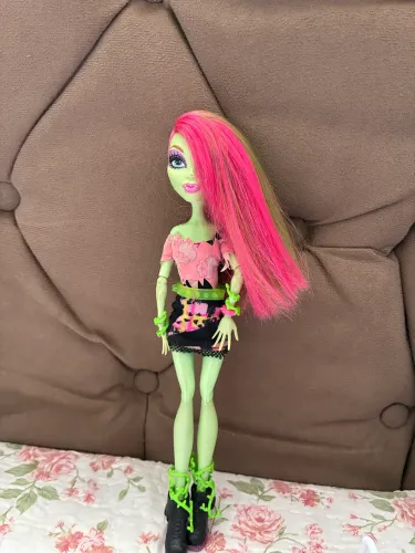 Monster High G1- Venus McFlytrap - Music Festival
