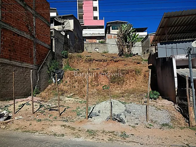 Lote com 300 metros quadrados a venda no bairro Nova Era em Juiz de Fora.