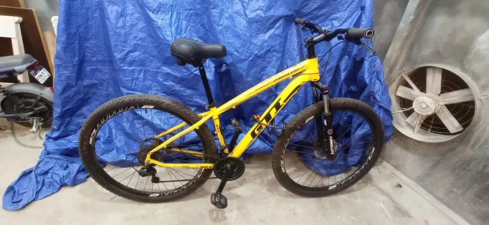 Vende-se bicicleta de alumínio aro 29 freio a disco