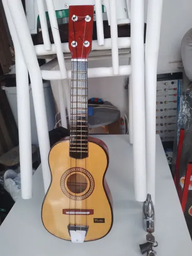 VIOLÃO CÚLELÉ